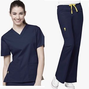 WonderWink Women’s Scrub Top and Pant Set